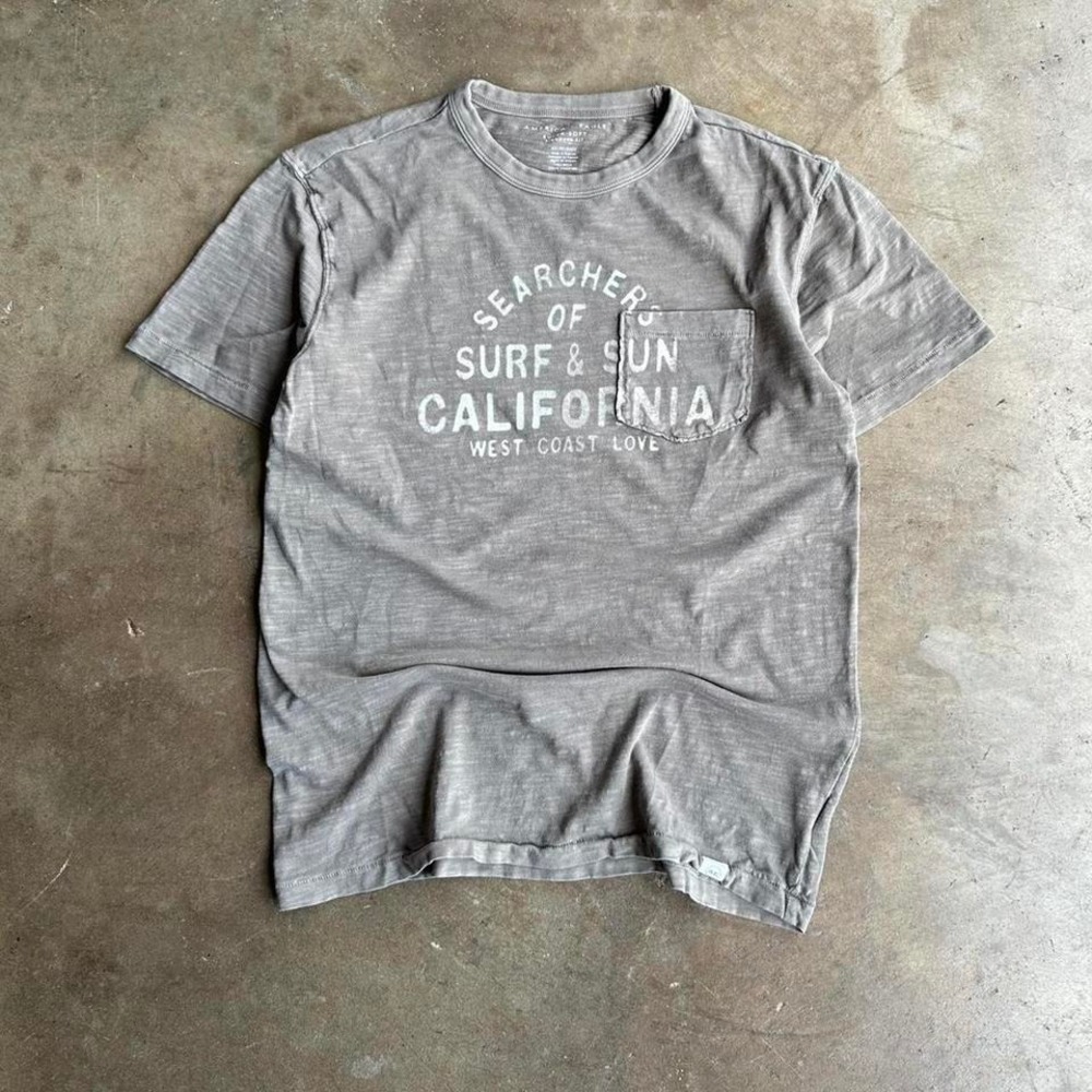 Light brown American Eagle searchers of surf & sun vintage inspired tee